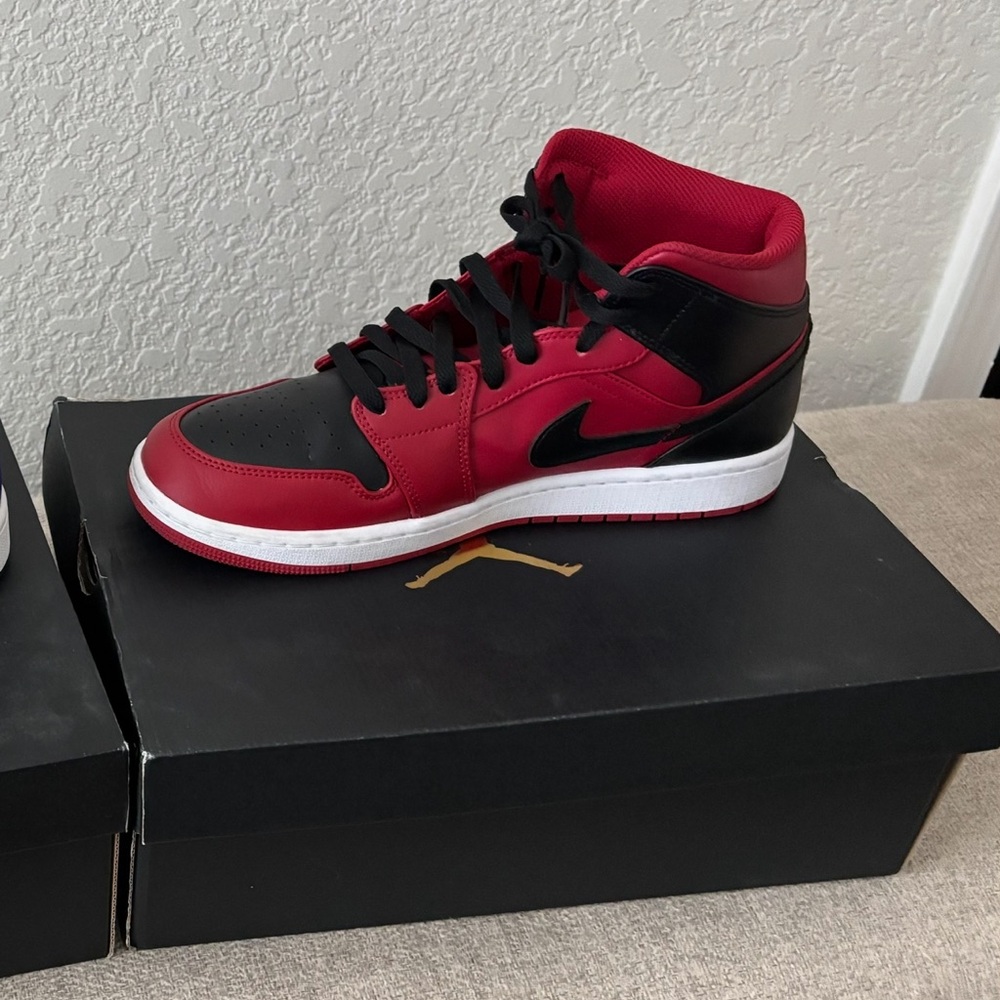Nike Air Jordan Men's Black and Red Sneakers